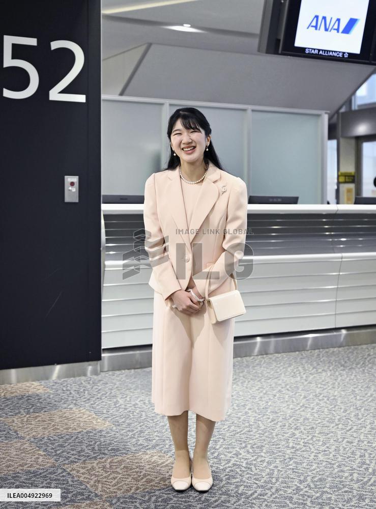 Princess Aiko returns home