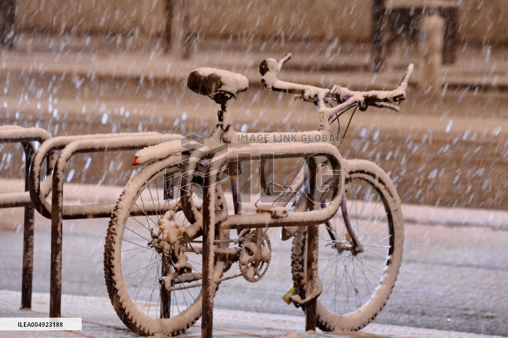 Illustration - Snow in Paris