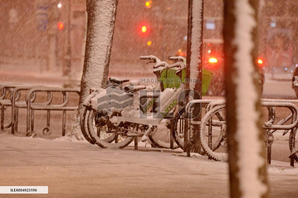 Illustration - Snow in Paris
