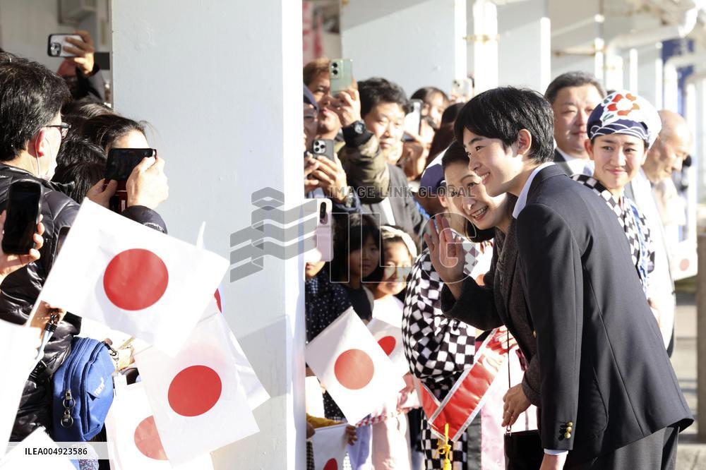 Crown princess, prince visit Izu Oshima Island