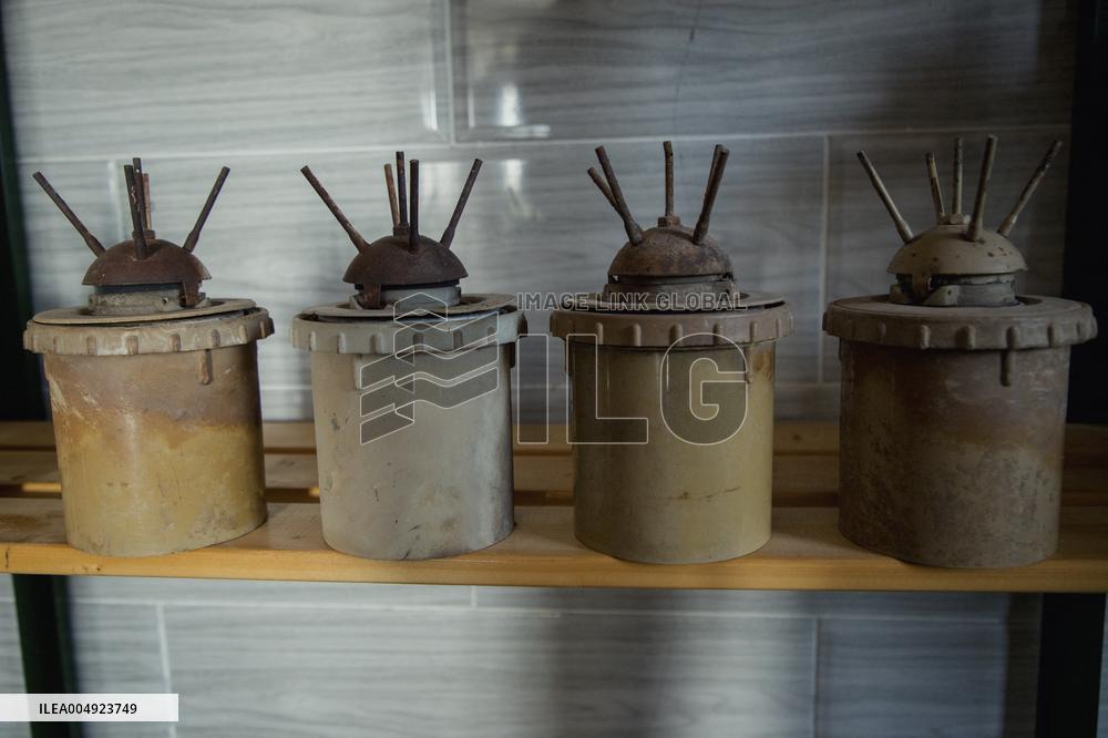 Iraqi Deminer Loses Legs Clearing Mines - Iraq