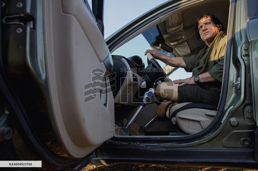 Iraqi Deminer Loses Legs Clearing Mines - Iraq