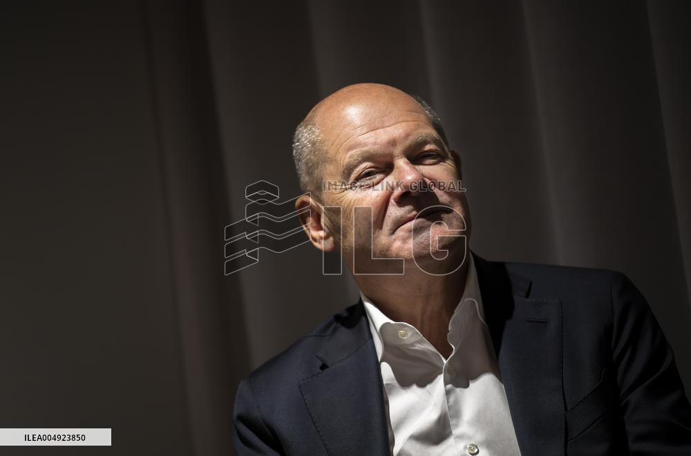 OLAF SCHOLZ
