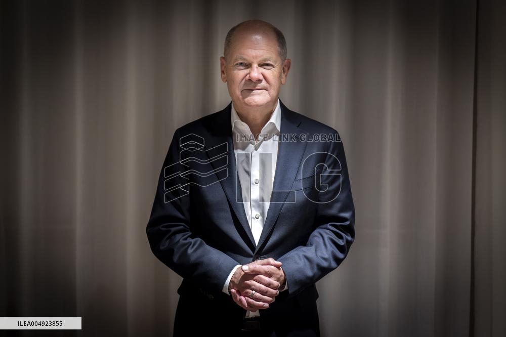 OLAF SCHOLZ