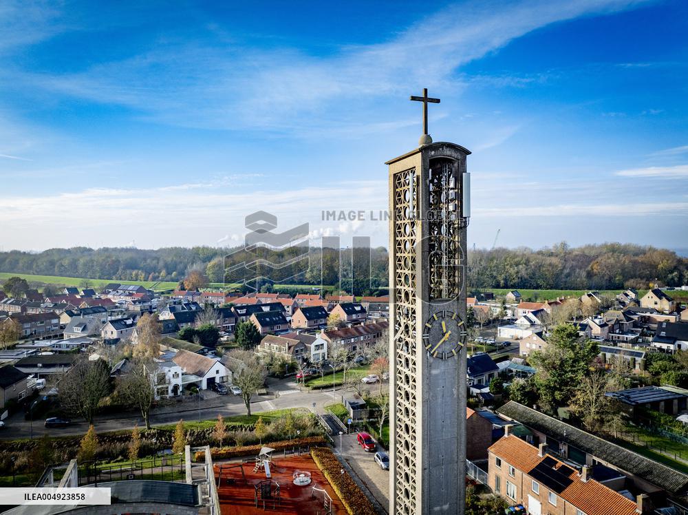 Seaport Expansion Will Cause A Dutch Village To Disappear - Netherlands