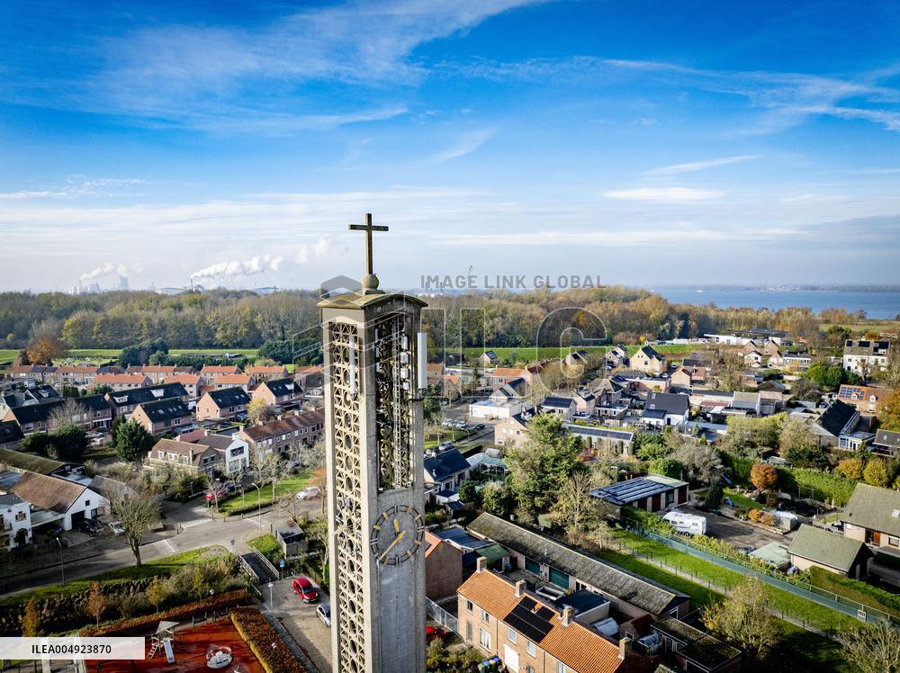 Seaport Expansion Will Cause A Dutch Village To Disappear - Netherlands