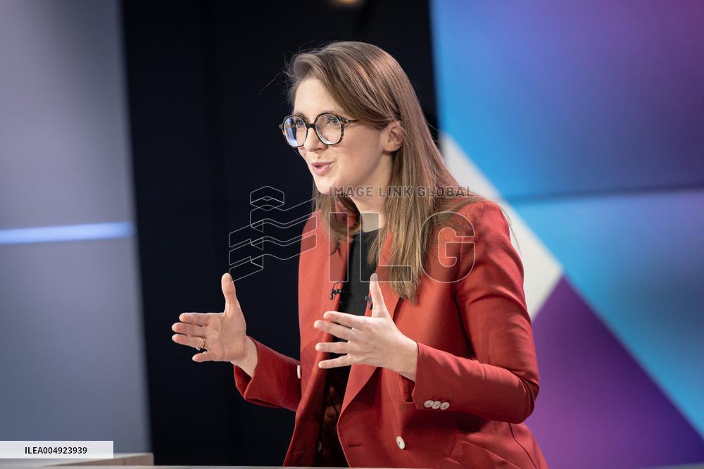 Aurore Berge on DImanche En Politique - Paris AJ