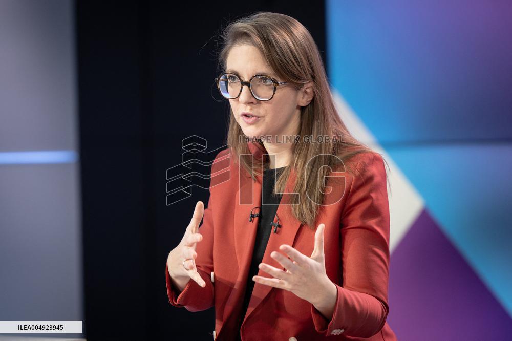 Aurore Berge on DImanche En Politique - Paris AJ