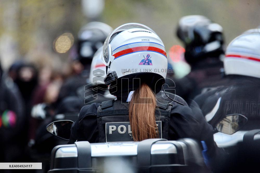 Far Right Group At March Against The Violence Against Women - Paris