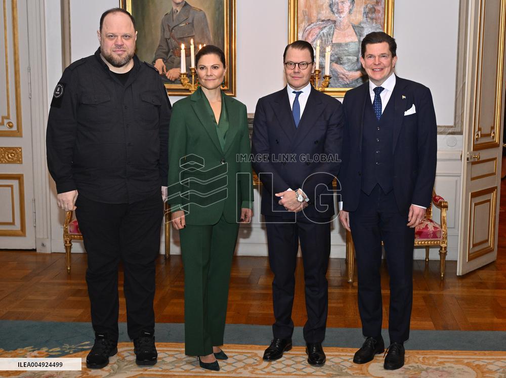 CROWN PRINCESS COUPLE CRIMEAN PLATFORM