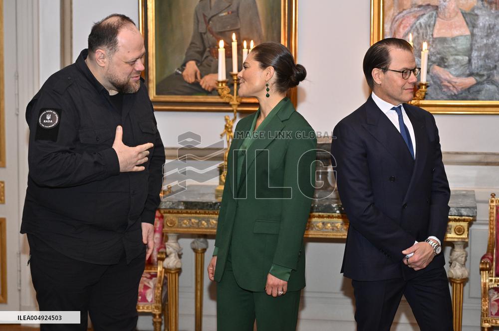 CROWN PRINCESS COUPLE CRIMEAN PLATFORM
