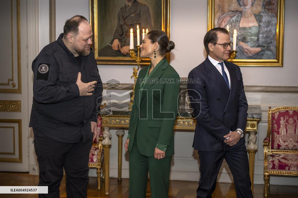 CROWN PRINCESS COUPLE CRIMEAN PLATFORM