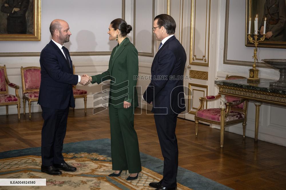 CROWN PRINCESS COUPLE CRIMEAN PLATFORM