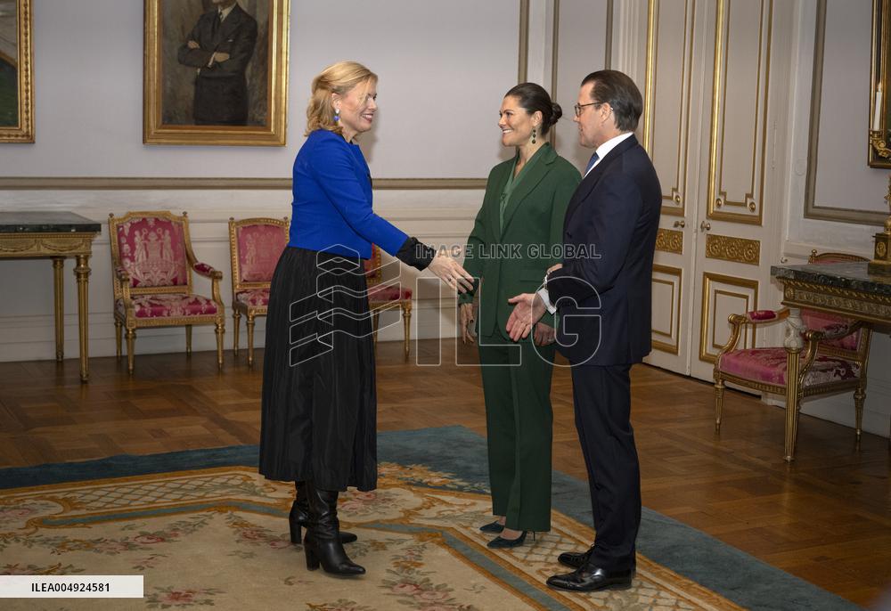 CROWN PRINCESS COUPLE CRIMEAN PLATFORM