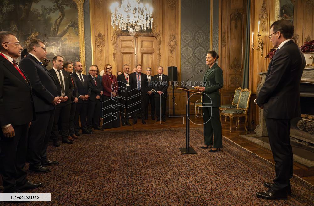 CROWN PRINCESS COUPLE CRIMEAN PLATFORM