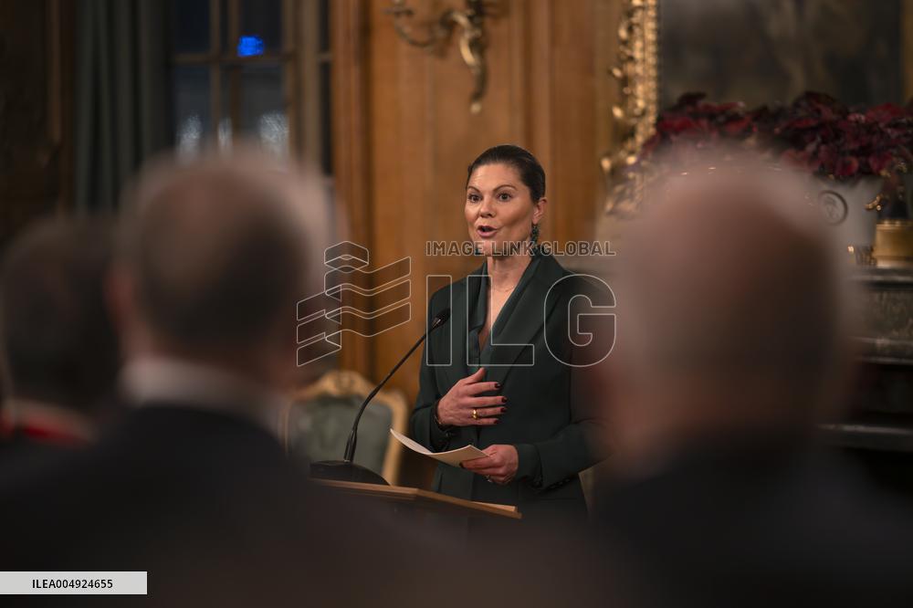 CROWN PRINCESS COUPLE CRIMEAN PLATFORM