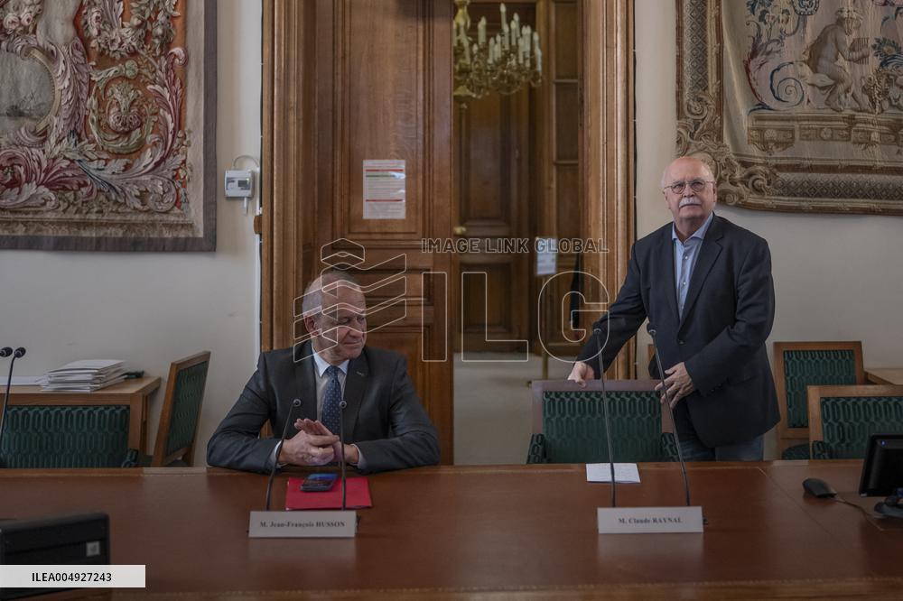 Press Conference By Senators On The 2026 Finance Bill - Paris