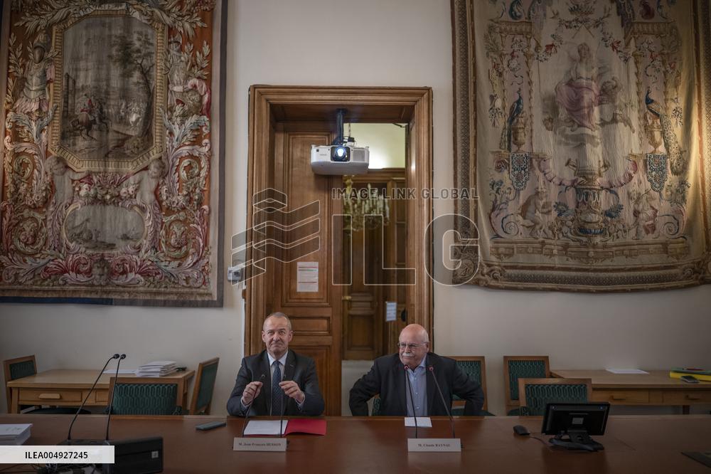 Press Conference By Senators On The 2026 Finance Bill - Paris