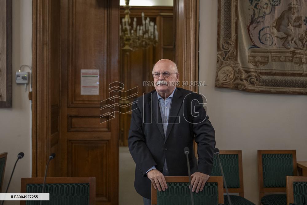 Press Conference By Senators On The 2026 Finance Bill - Paris