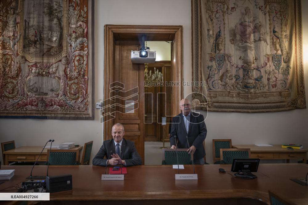 Press Conference By Senators On The 2026 Finance Bill - Paris