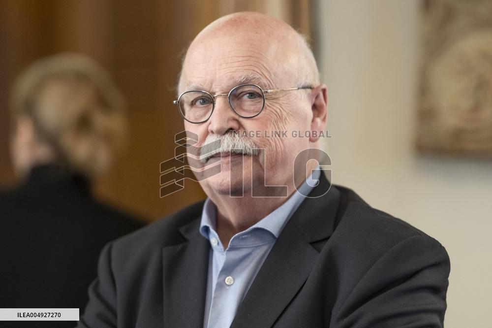 Press Conference By Senators On The 2026 Finance Bill - Paris