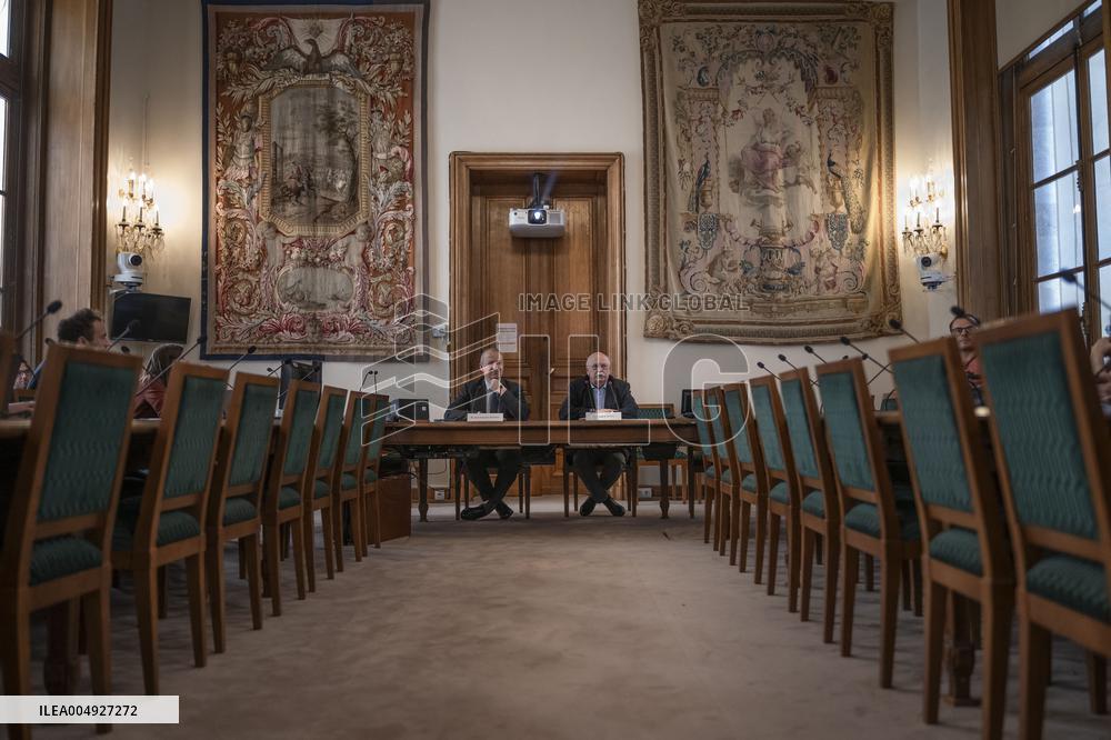 Press Conference By Senators On The 2026 Finance Bill - Paris