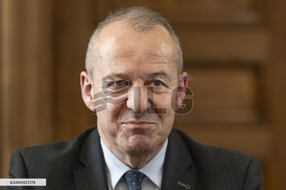 Press Conference By Senators On The 2026 Finance Bill - Paris