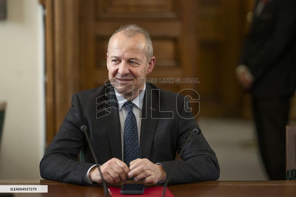 Press Conference By Senators On The 2026 Finance Bill - Paris