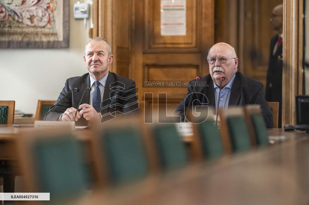 Press Conference By Senators On The 2026 Finance Bill - Paris