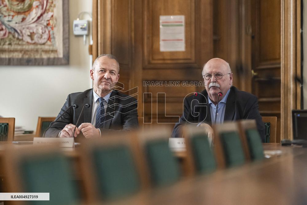 Press Conference By Senators On The 2026 Finance Bill - Paris