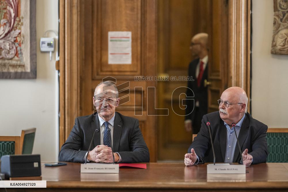 Press Conference By Senators On The 2026 Finance Bill - Paris