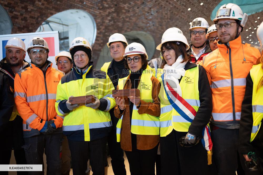 Rachida Dati visits La Courneuve Six Routes station construction site
