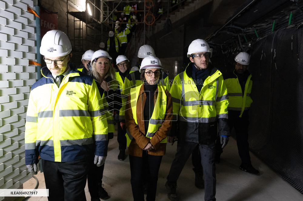 Rachida Dati visits La Courneuve Six Routes station construction site