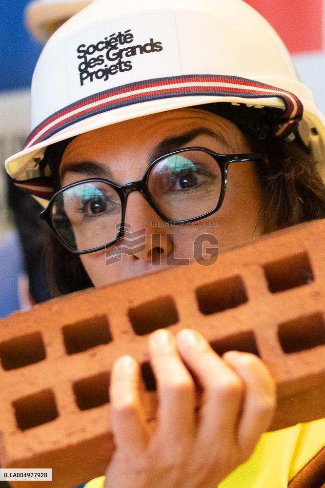 Rachida Dati visits La Courneuve Six Routes station construction site