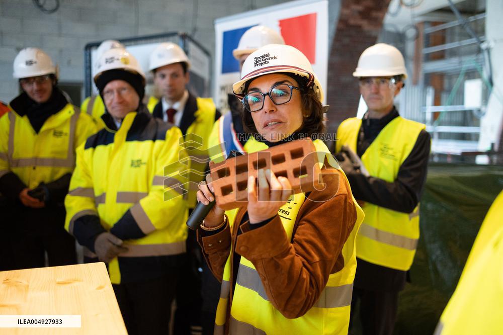 Rachida Dati visits La Courneuve Six Routes station construction site