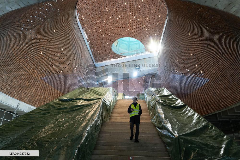 Rachida Dati visits La Courneuve Six Routes station construction site