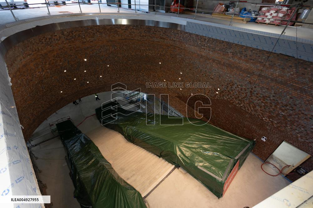 Rachida Dati visits La Courneuve Six Routes station construction site