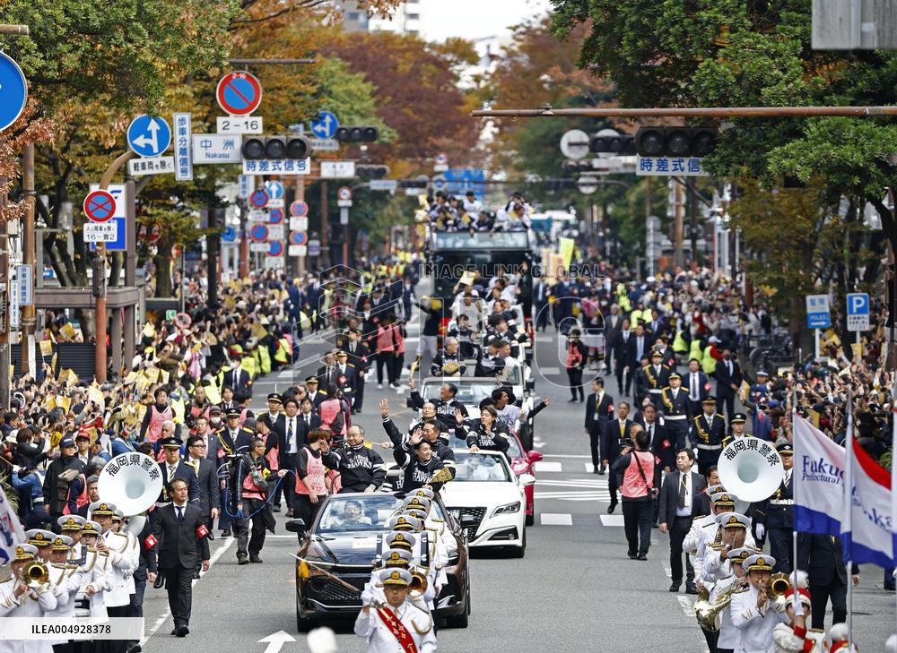 Celebratory parade by Japan Series champ Hawks