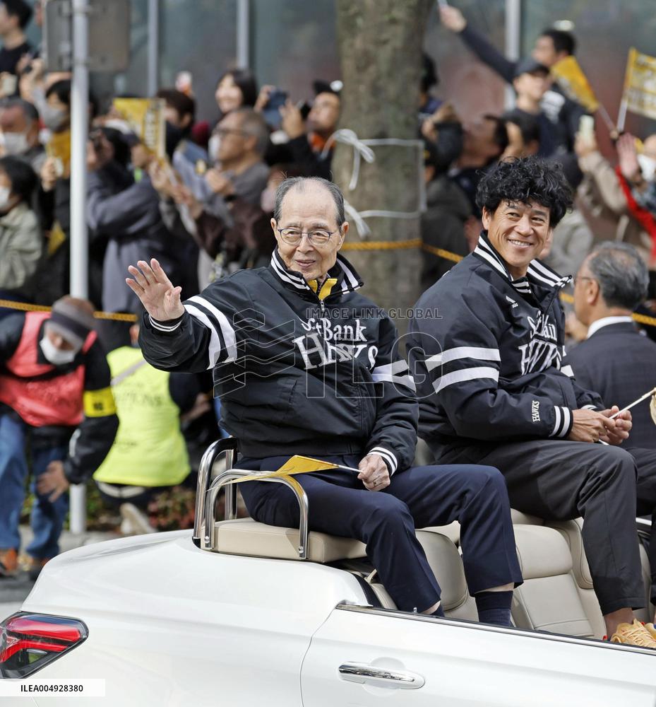 Celebratory parade by Japan Series champ Hawks