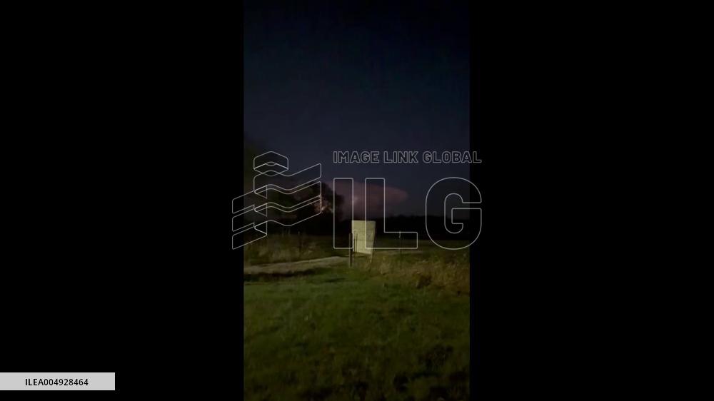 US: Tornado-Producing Storm Brings Lightning Strikes to Houston Area