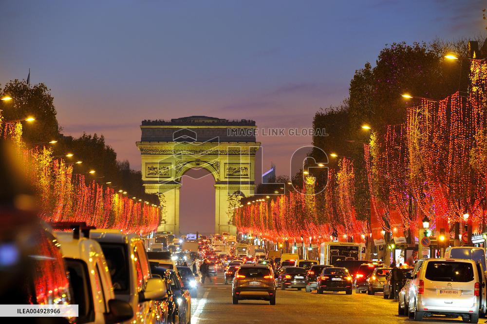 Illustration - Christmas in Paris