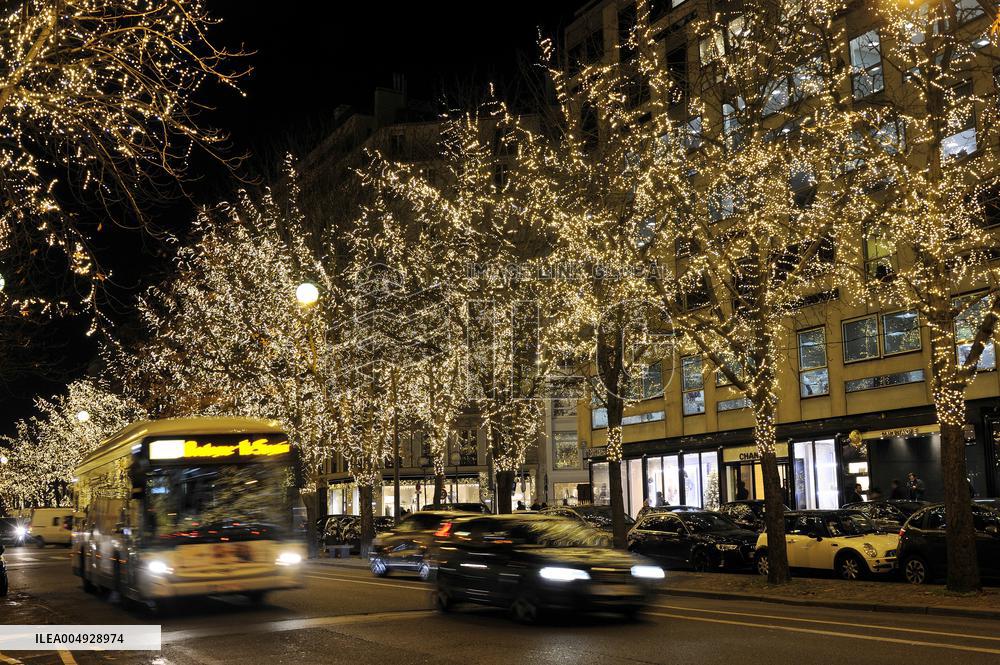 Illustration - Christmas in Paris