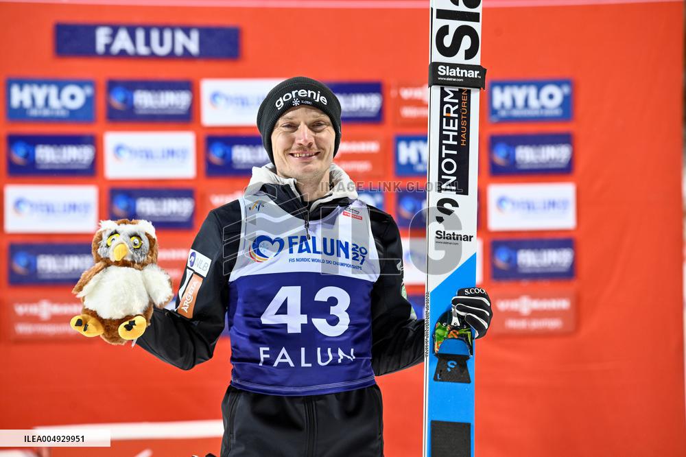 SKI JUMPING WORLD CUP NORMAL HILL