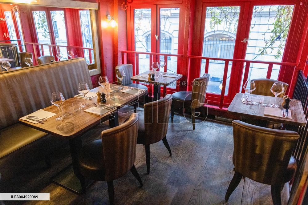 David Belliard Visits A Safe Place For Women - Paris