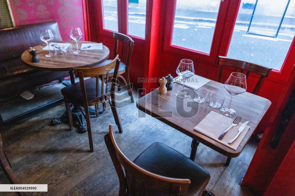 David Belliard Visits A Safe Place For Women - Paris