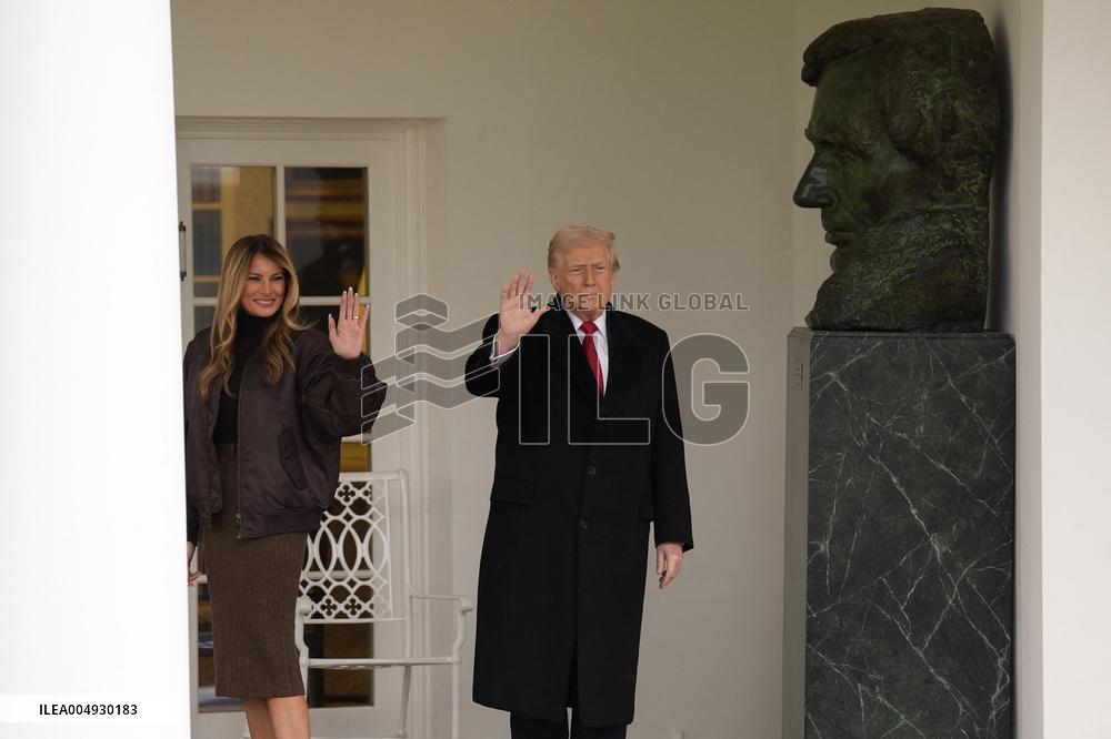 Donald Trump pardons Thanksgiving Turkeys - Washington