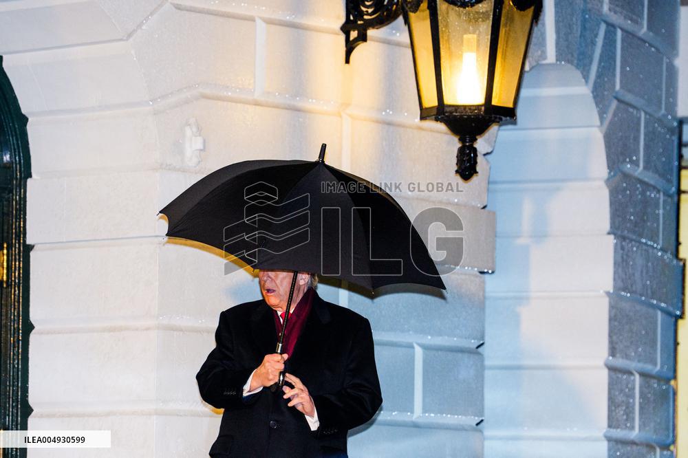 President Trump, Melania Trump Depart for Mar-a-Lago Thanksgiving Holiday