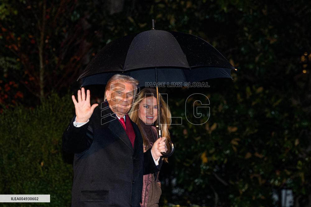 President Trump, Melania Trump Depart for Mar-a-Lago Thanksgiving Holiday