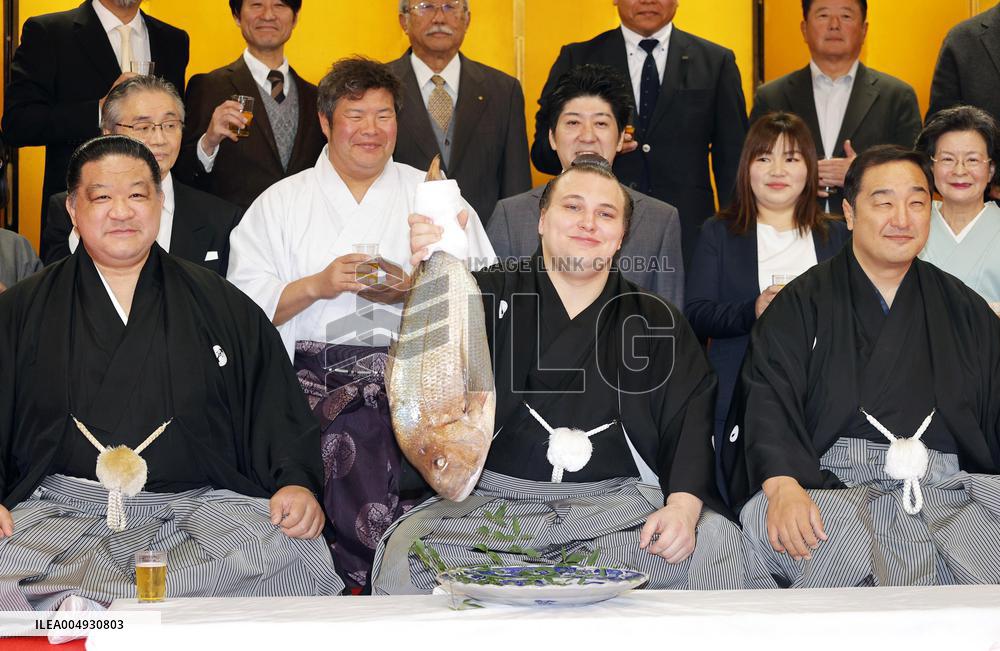 Sumo: Aonishiki earns promotion to ozeki