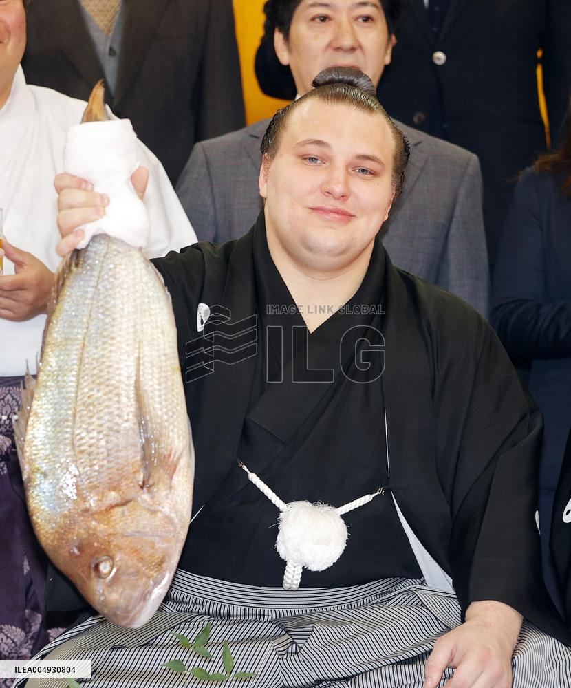 Sumo: Aonishiki earns promotion to ozeki